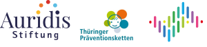 Auf dem Bild sind die Logos der Fördermittelgeber sichtbar. Diese Logos sind beschriftet mit Auridis Stiftung, Thüringer Präventionsketten und Präventionskette Jena.